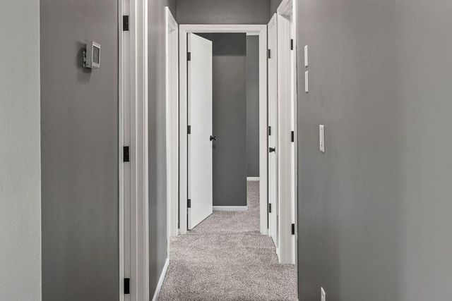 19115 E Roxsbury Lane, Independence, MO 64058