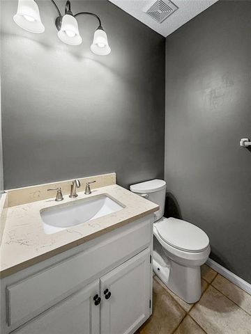 19115 E Roxsbury Lane, Independence, MO 64058