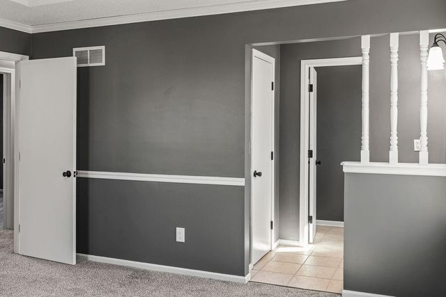 19115 E Roxsbury Lane, Independence, MO 64058