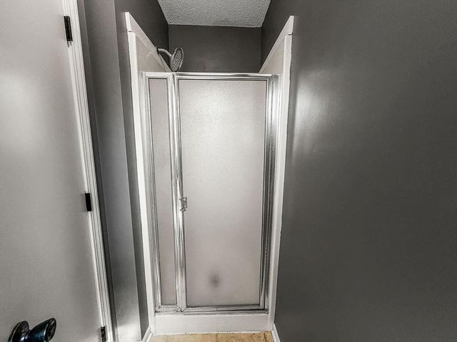 19115 E Roxsbury Lane, Independence, MO 64058