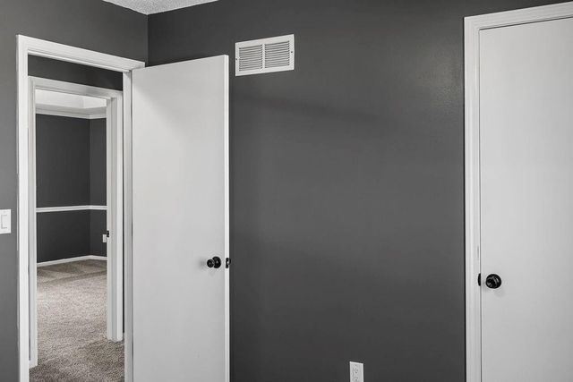 19115 E Roxsbury Lane, Independence, MO 64058