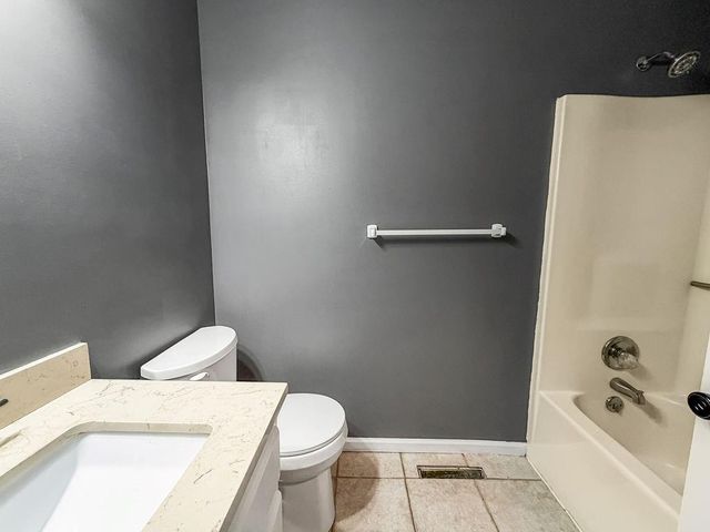 19115 E Roxsbury Lane, Independence, MO 64058