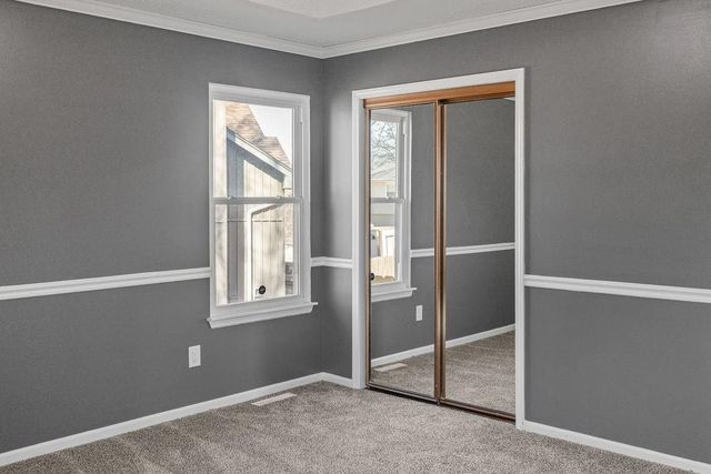 19115 E Roxsbury Lane, Independence, MO 64058