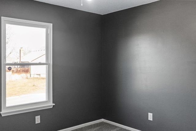 19115 E Roxsbury Lane, Independence, MO 64058