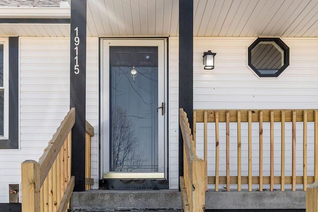 19115 E Roxsbury Lane, Independence, MO 64058