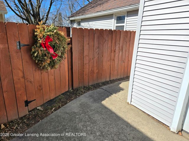 555 Tisdale Avenue, Lansing, MI 48910