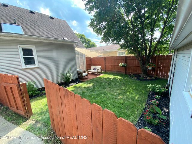 555 Tisdale Avenue, Lansing, MI 48910