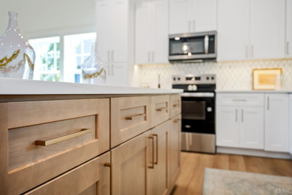 Image 12 of property listing at 1217 Snowfield Cir, Lynchburg, VA 24503