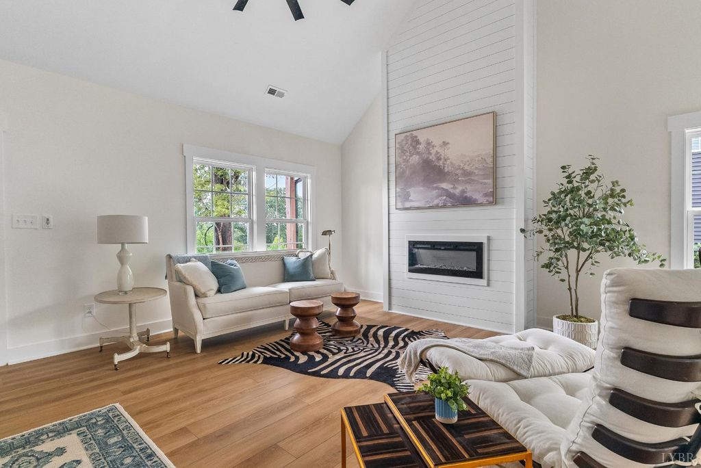 Image 5 of property listing at 1217 Snowfield Cir, Lynchburg, VA 24503