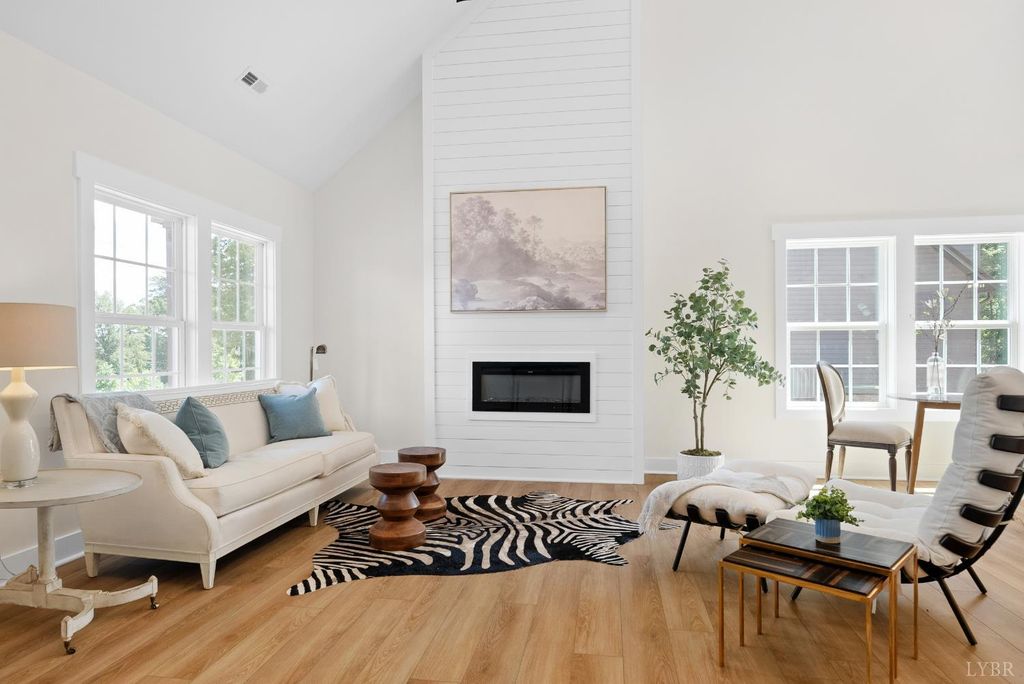 Image 6 of property listing at 1217 Snowfield Cir, Lynchburg, VA 24503