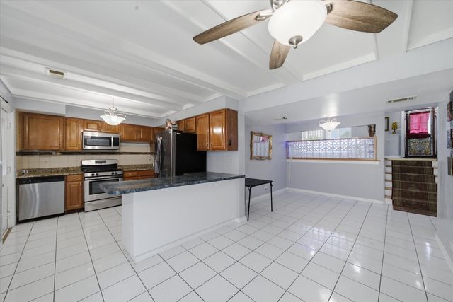 9005 SHERRY Lane, Des Plaines, IL 60016