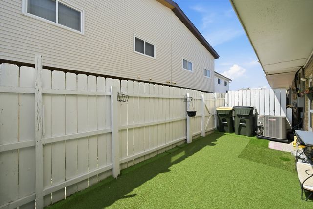 9005 SHERRY Lane, Des Plaines, IL 60016