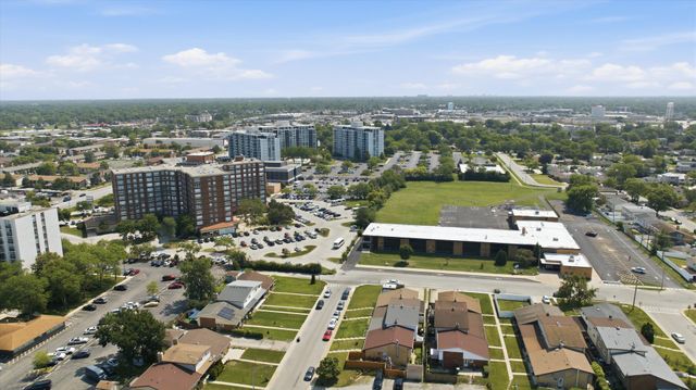9005 SHERRY Lane, Des Plaines, IL 60016