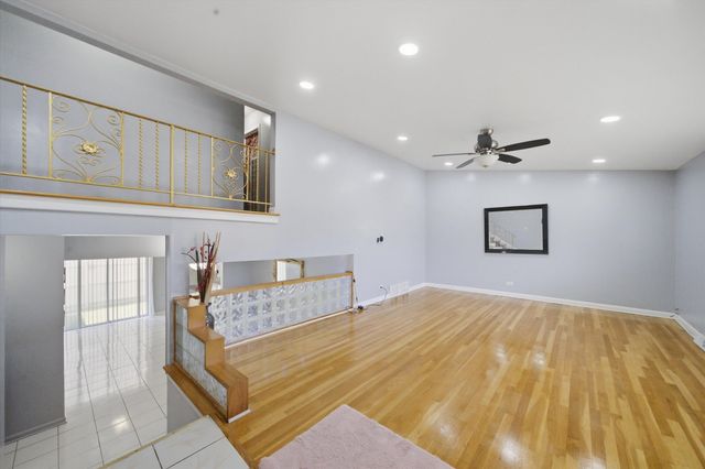 9005 SHERRY Lane, Des Plaines, IL 60016