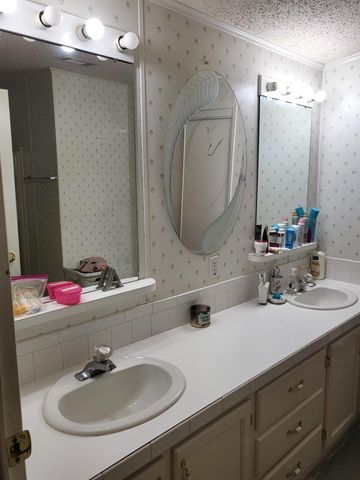 2555 PGA Blvd, Palm Beach Gardens, FL 33410