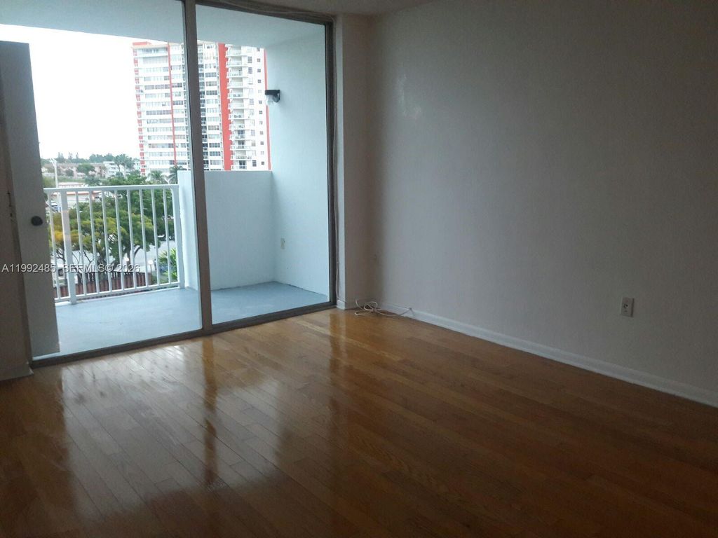 1200 NE Miami Gardens Dr 504W, Miami, FL 33179