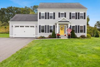 18 White Rock Lane, Swansea, MA 02777
