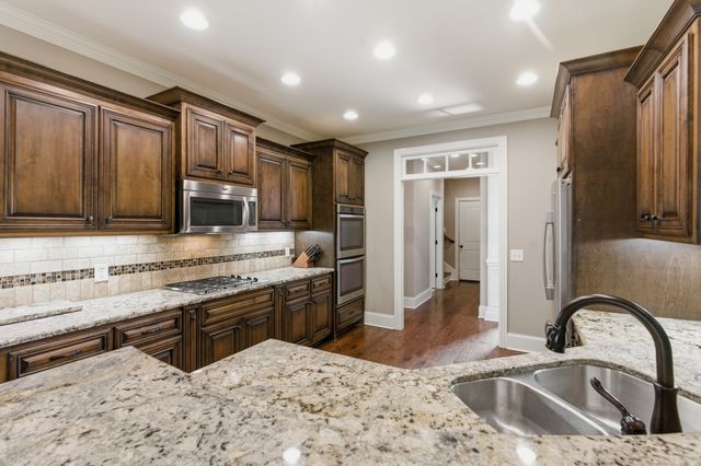 107 Avalon Bay Dr, Old Hickory, TN 37138