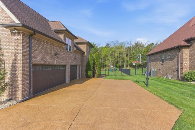 107 Avalon Bay Dr, Old Hickory, TN 37138