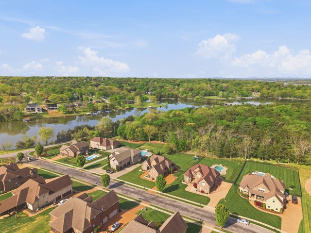 107 Avalon Bay Dr, Old Hickory, TN 37138