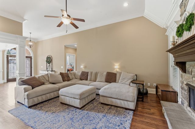 107 Avalon Bay Dr, Old Hickory, TN 37138