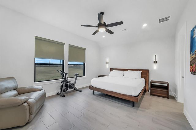 1005 Falcon Cove, Waller, TX 77484