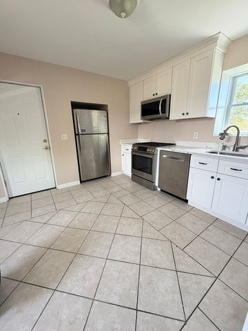 6 Edwards Place 2, Chelmsford, MA 01863