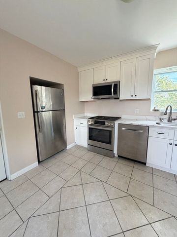 6 Edwards Place 2, Chelmsford, MA 01863