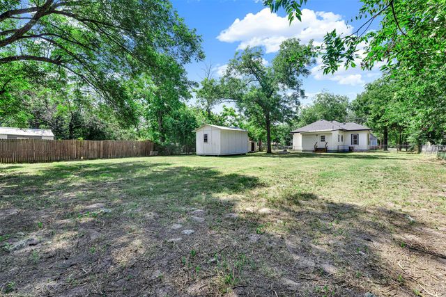909 E High Street, Terrell, TX 75160