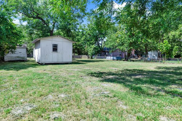 909 E High Street, Terrell, TX 75160