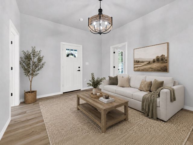 909 E High Street, Terrell, TX 75160