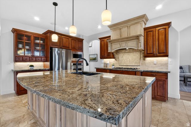 1898 W OLD FORT CIR, Farmington, UT 84025