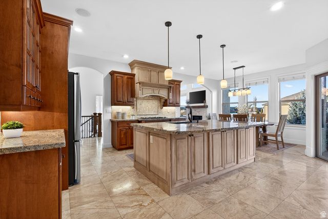 1898 W OLD FORT CIR, Farmington, UT 84025