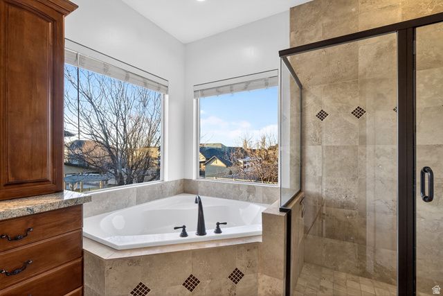 1898 W OLD FORT CIR, Farmington, UT 84025