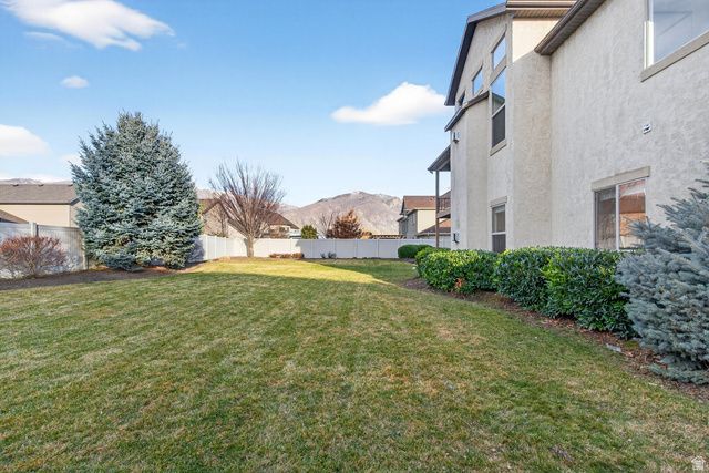 1898 W OLD FORT CIR, Farmington, UT 84025