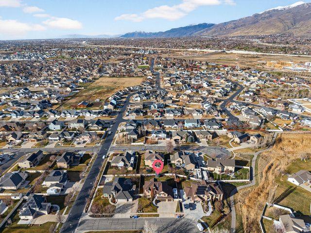 1898 W OLD FORT CIR, Farmington, UT 84025