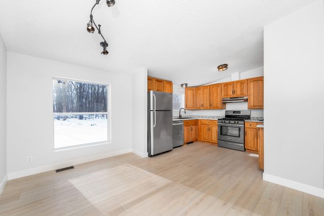 6818 E T Avenue, Vicksburg, MI 49097