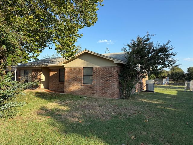 58 Roberts Road, Mineral Wells, TX 76067