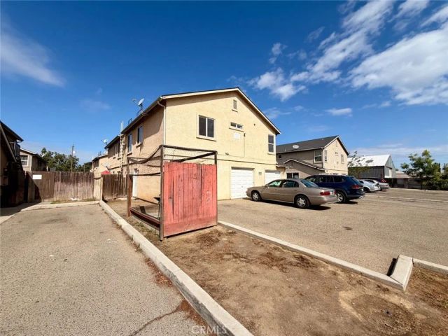 1361 N Archie Avenue, Fresno, CA 93703