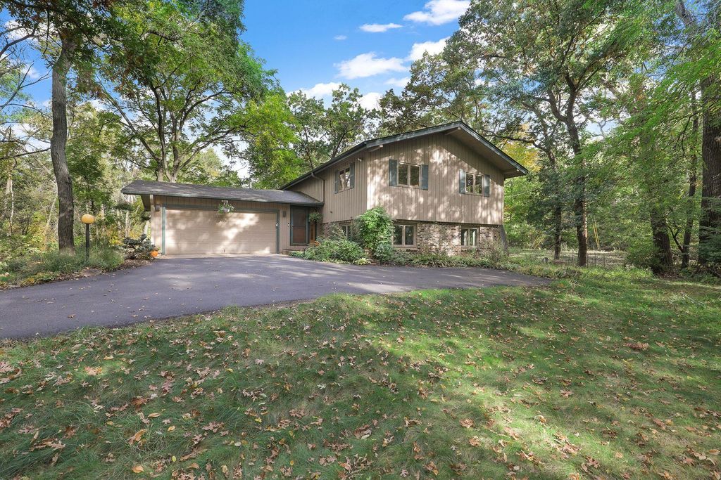 8 Woodhill Lane, North Oaks, MN 55127 — exterior
