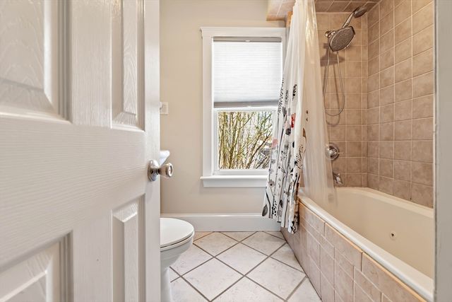 19 Lake Shore Dr, Weymouth, MA 02189