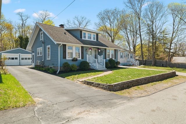 19 Lake Shore Dr, Weymouth, MA 02189