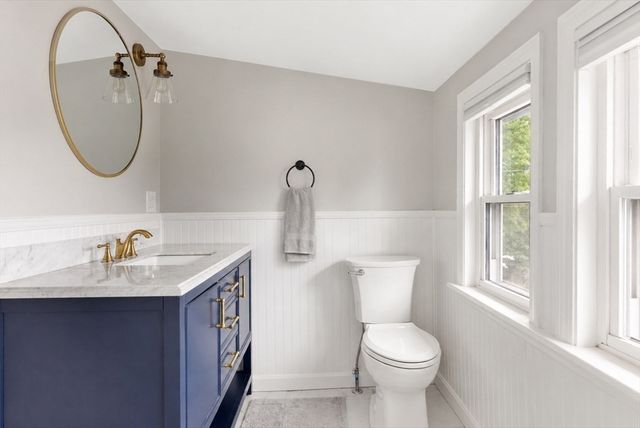 19 Lake Shore Dr, Weymouth, MA 02189