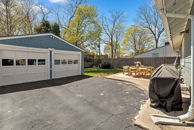 19 Lake Shore Dr, Weymouth, MA 02189