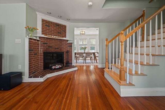 19 Lake Shore Dr, Weymouth, MA 02189