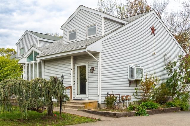 4 Lauren Dr 4, Rockland, MA 02370