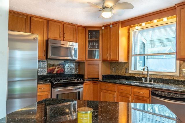 4 Lauren Dr 4, Rockland, MA 02370