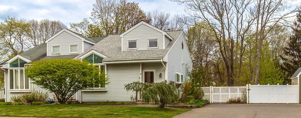 4 Lauren Dr 4, Rockland, MA 02370