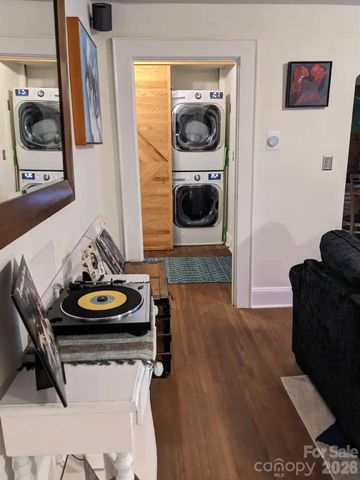 4033 W Tyvola Road, Charlotte, NC 28208