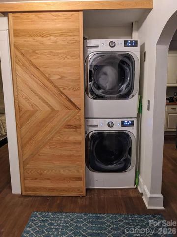 4033 W Tyvola Road, Charlotte, NC 28208